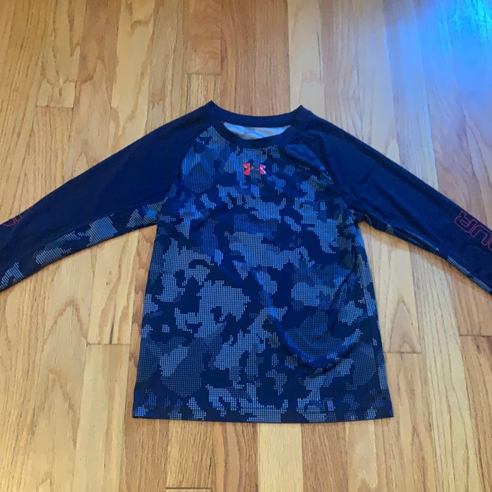 Boys under Armour long sleeve shirt size 6